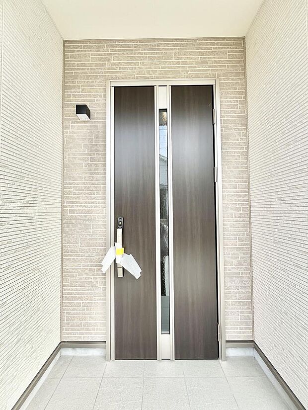 【玄関】大切な家族、来客を出迎える玄関。