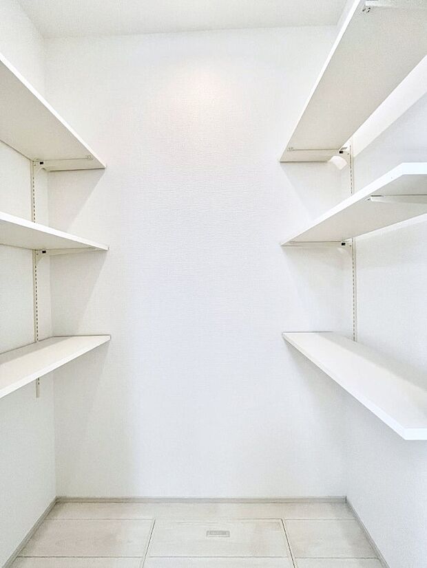 【パントリー】キッチンにはパントリー！食材のストックはもちろん、日用品の収納など使い方はいろいろ！