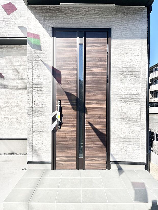 【玄関】大切な家族、来客を出迎える玄関。