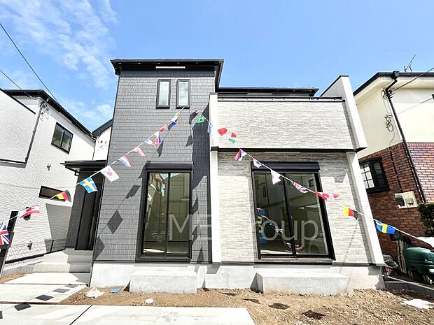 【現地外観写真】洗練された外観、上質な住空間が広がる室内は永く安心して過ごせる住居です。