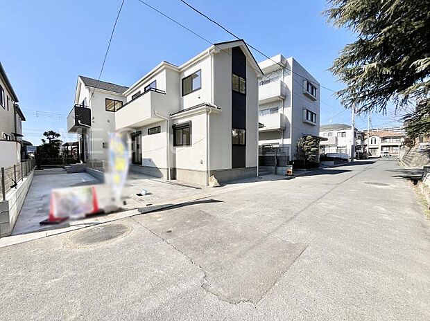 【前面道路含む現地写真】前面道路はきちんと整備されています  