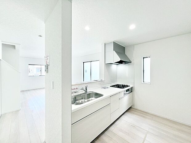 【ダイニングキッチン】料理をしながらご家族との会話を楽しめる対面カウンターキッチン