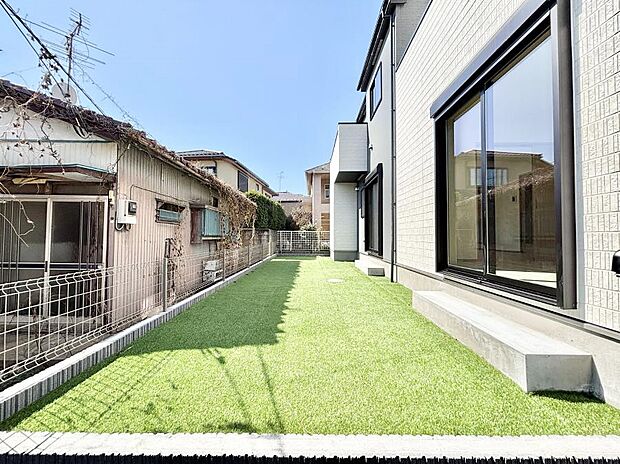 【庭】住まいに明るい光と開放感を演出してくれる庭スペース付き!