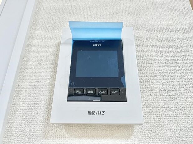 【TVモニター付きインターフォン】訪問者が一目でわかる安心のＴＶモニター付きインターホン。 