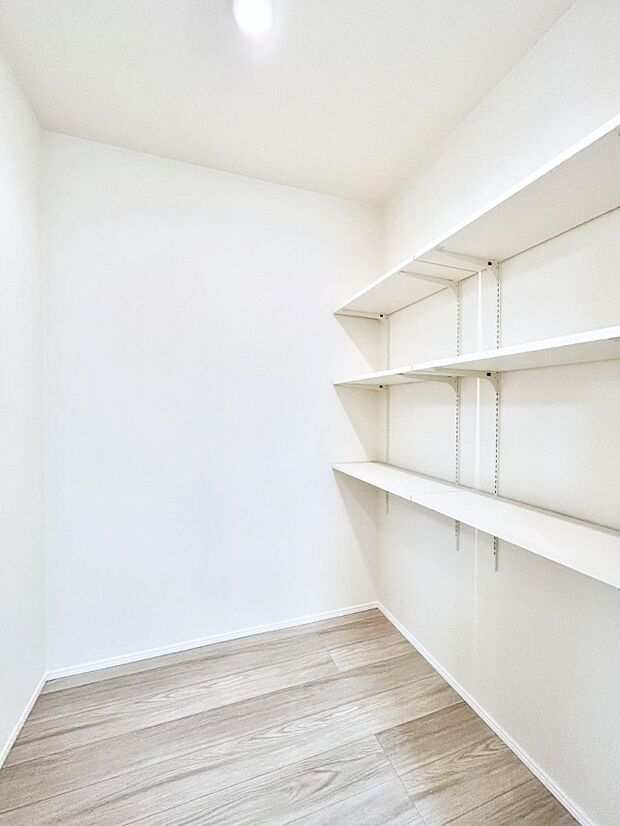 【パントリー】キッチンにはパントリー！食材のストックはもちろん、日用品の収納など使い方はいろいろ！