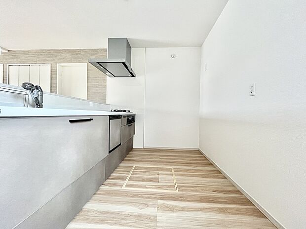 【キッチン】ゆとりあるキッチンではご家族と楽しくお料理ができます。