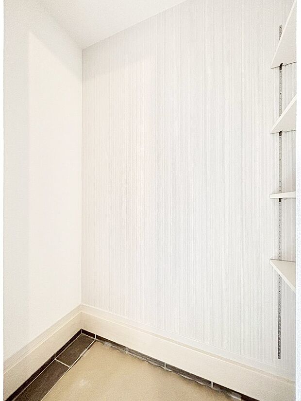 【収納】大きなものも片付く土間収納付きで、いつでも玄関はスッキリ