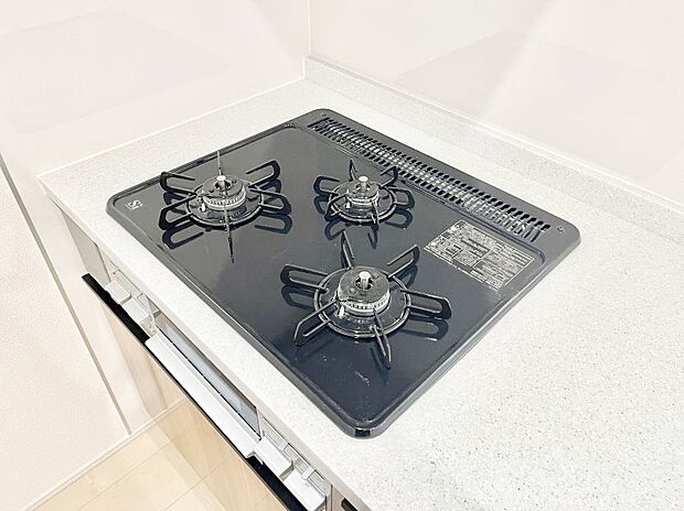 【ガスコンロ】三口ガスコンロでお料理が一気にはかどりそう  