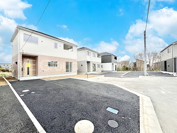 【前面道路含む現地写真】前面道路はきちんと整備されています  