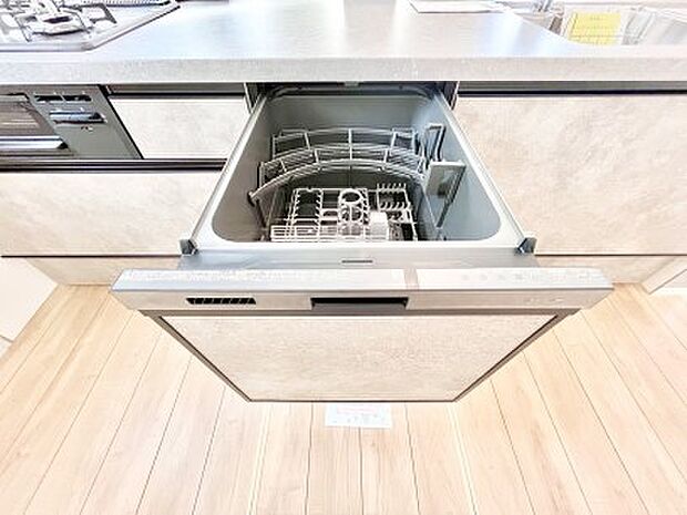 【食洗機】面倒なお片づけは食洗機にお任せ！家事の負担が減って、時間にも気持ちにもゆとりができます。