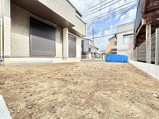 【庭】住まいに明るい光と開放感を演出してくれる庭スペース付き！