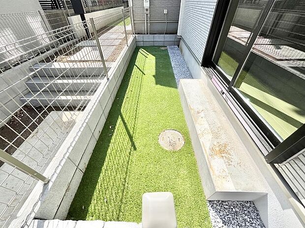 【庭】ガーデニングや家庭菜園も楽しめるお庭付き。