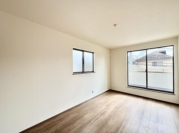 【寝室】２面採光なので、明るく風通しも良く心地良い生活が送れます。