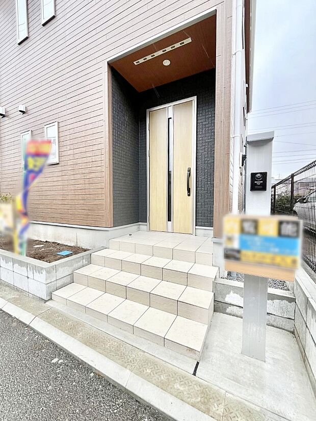 【玄関】大切な家族、来客を出迎える玄関。