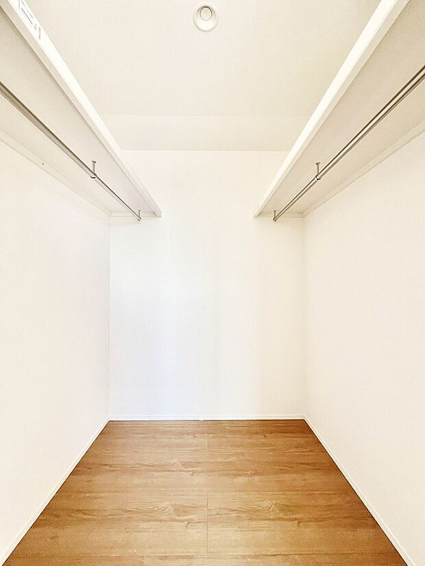 【ウォークインクローゼット】ウォークインクローゼットの活用で生活空間スッキリ