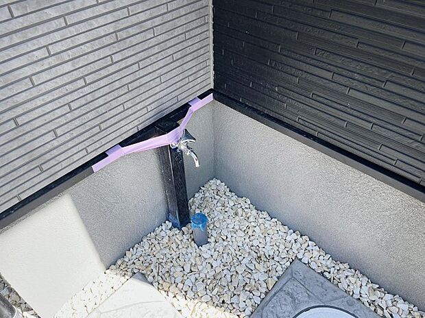 【その他現地】外水栓があると、庭のお手入れやちょっとした手洗い・洗車に便利です！