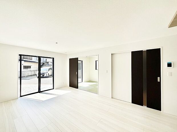 【ダイニング】家族の笑顔が自然と生まれてくる、そんな雰囲気のダイニングに仕上がっています。