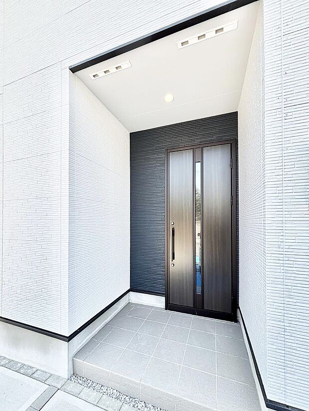 【玄関】大切な家族、来客を出迎える玄関。