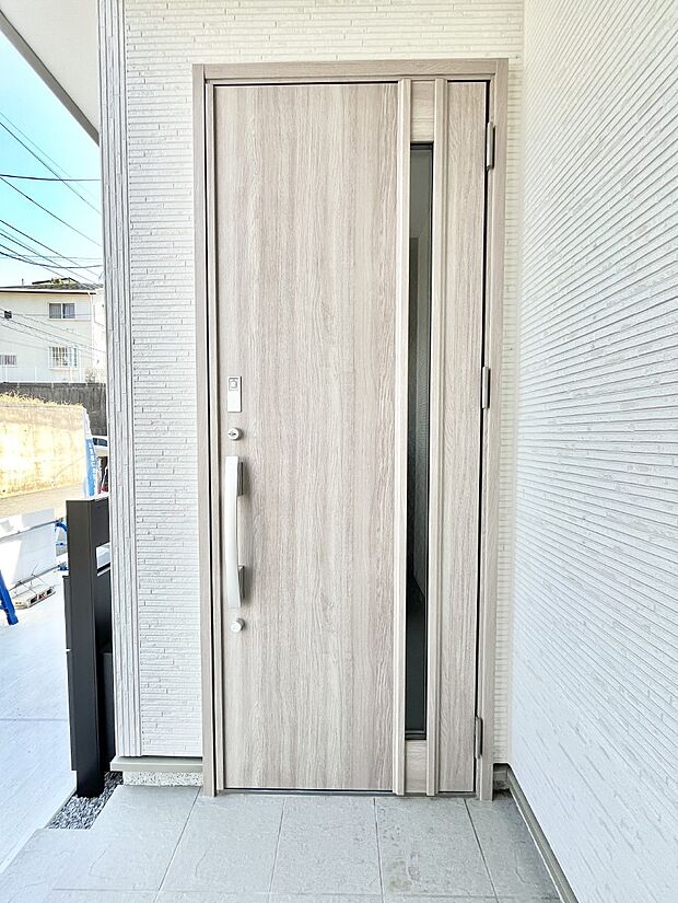【玄関】大切な家族、来客を出迎える玄関。