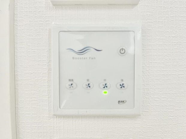 【ブースターファン】床下から空気を循環し、湿気やカビを抑えて快適に過ごせます。  