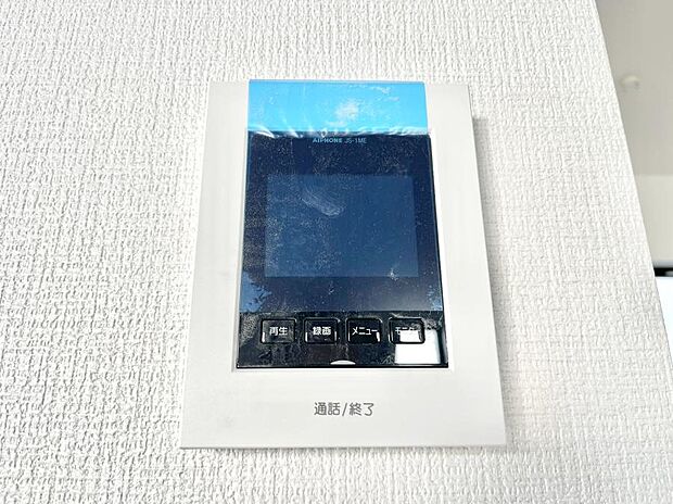 【TVモニター付きインターフォン】訪問者が一目でわかる安心のＴＶモニター付きインターホン。 