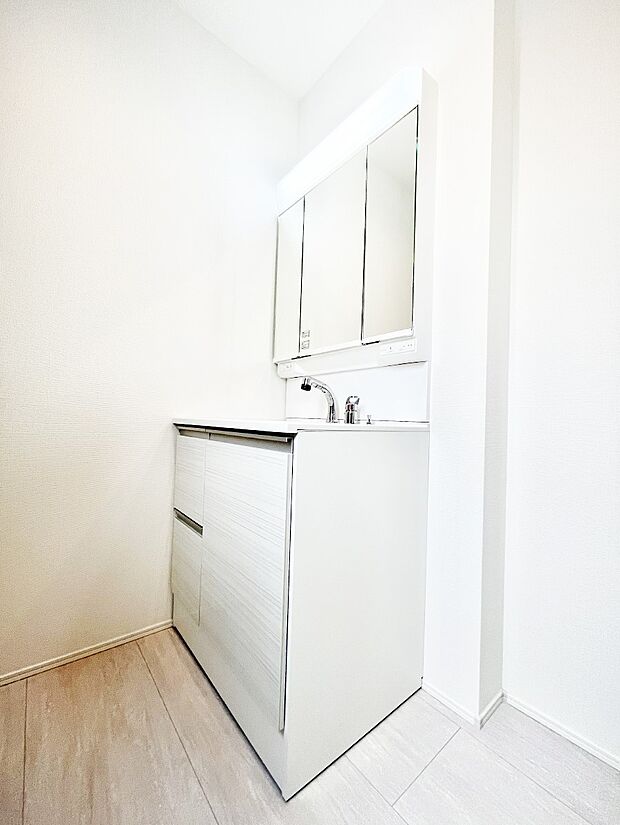 【ランドリースペース】ゆとりの洗面スペースで朝の身支度もラクラク