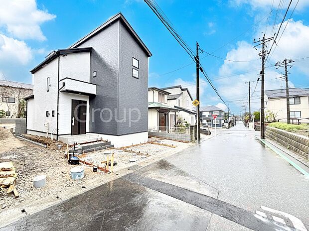 【前面道路含む現地写真】前面道路はきちんと整備されています