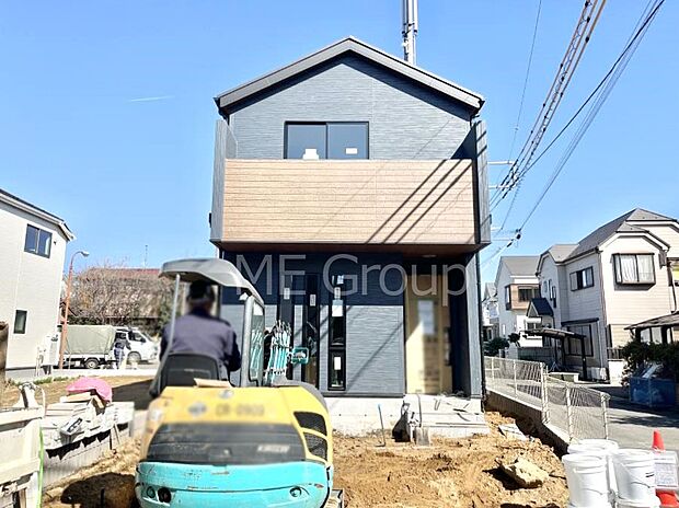 【現地外観写真】洗練された外観、上質な住空間が広がる室内は永く安心して過ごせる住居です。