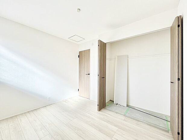【寝室】収納が充実しているので居住スペースを広々使えます