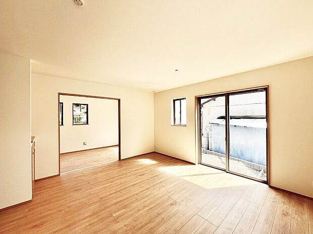 【ダイニング】家族の笑顔が自然と生まれてくる、そんな雰囲気のダイニングに仕上がっています 