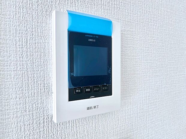 【TVモニター付きインターフォン】訪問者が一目でわかる安心のＴＶモニター付きインターホン。 