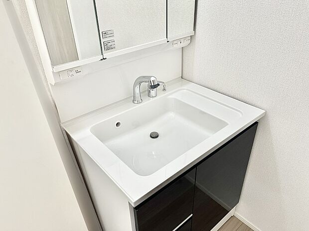 【シャワー水栓】ハンドシャワー付き！使いやすい洗面台。