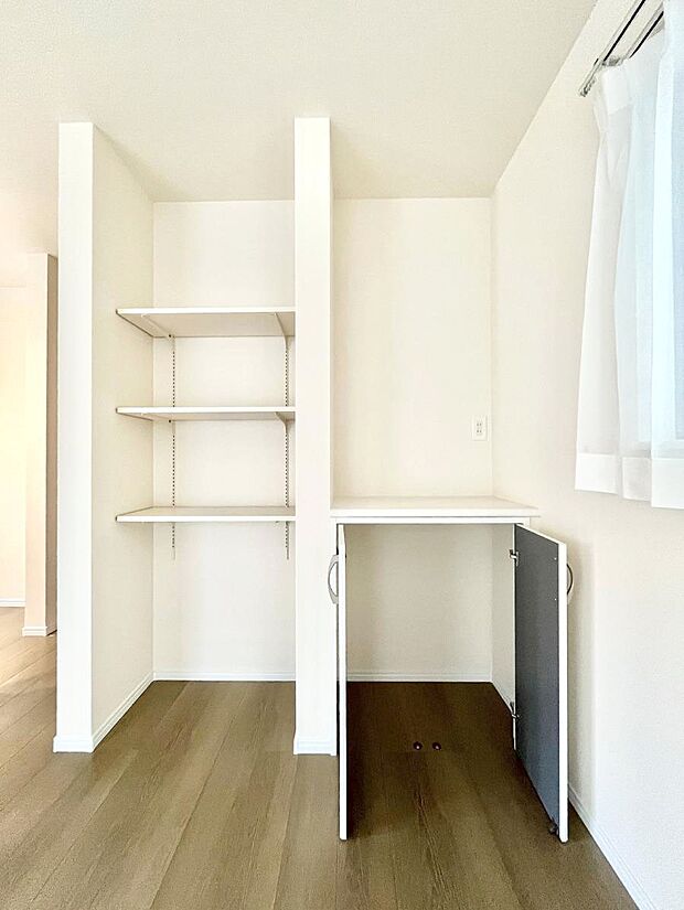 【リビング収納】リビング収納。ここに収納があると物が集まるLDKがスッキリ片付きそうですね。  