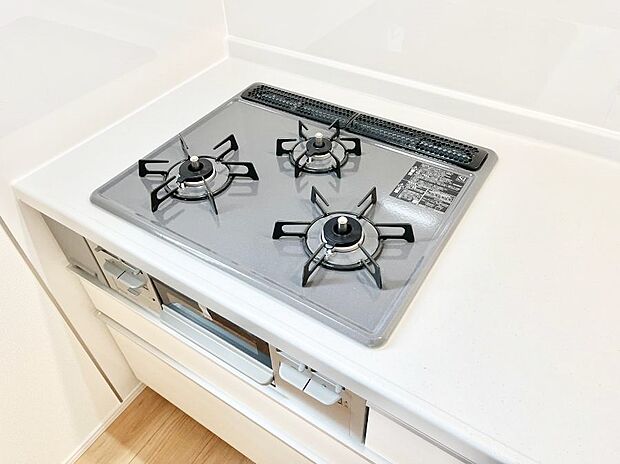 【ガスコンロ】三口ガスコンロでお料理が一気にはかどりそう  