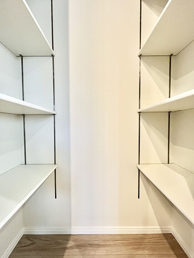 【パントリー】キッチンにはパントリー!食材のストックはもちろん、日用品の収納など使い方はいろいろ!