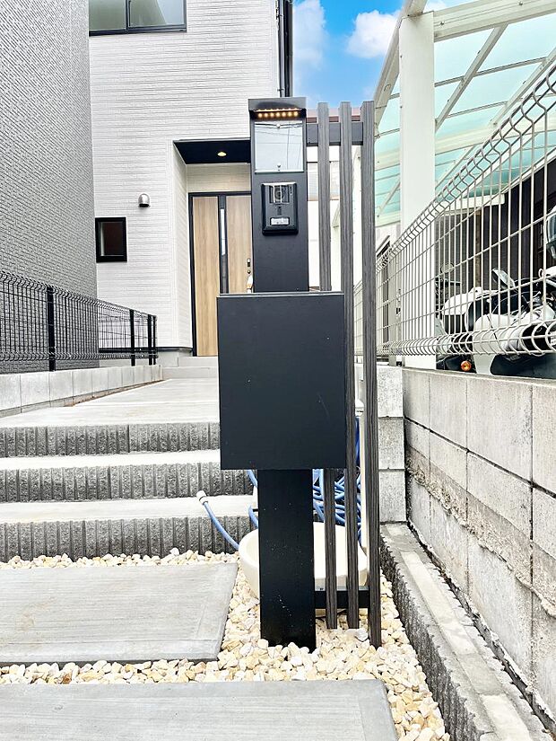 【その他現地】表札・インターホン・ポストをひとつに集約 