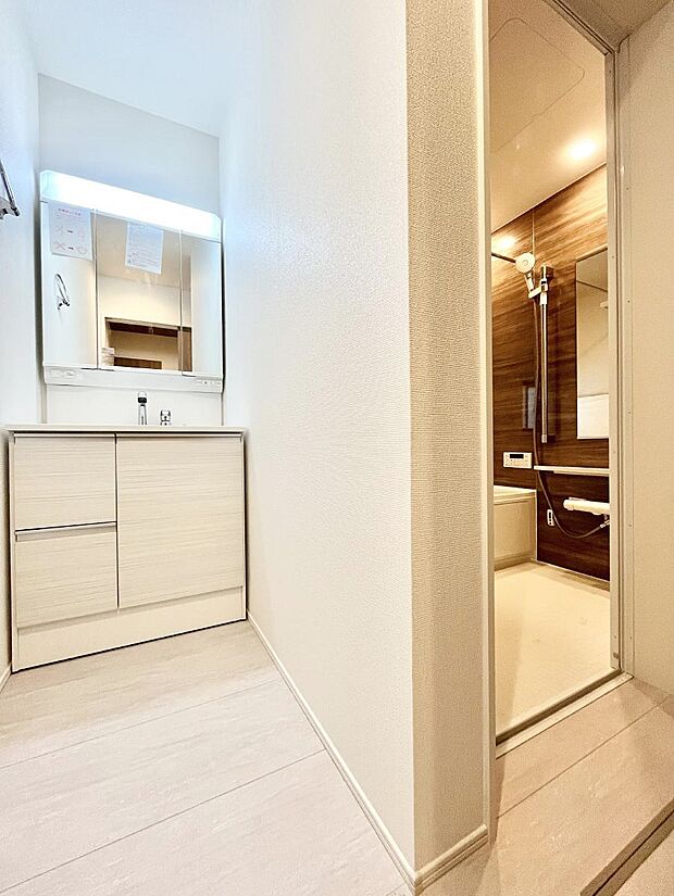 【脱衣場】身支度もスムーズにおこなえる脱衣場       