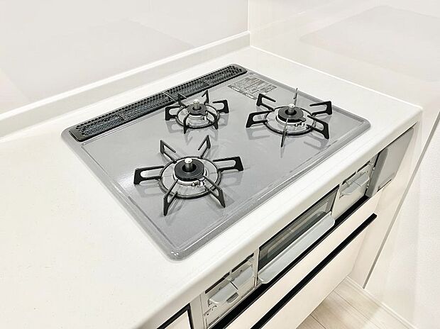 【三ツ口コンロ】三口ガスコンロでお料理が一気にはかどりそう  　