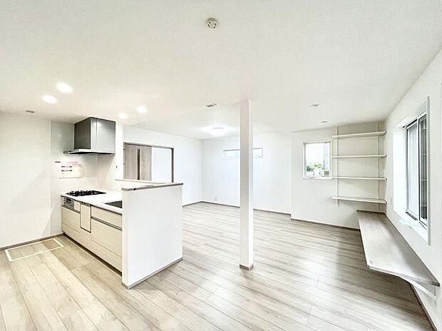 【リビングダイニング】家族団らんの時間も増えそうなくつろぎのリビングダイニング。   