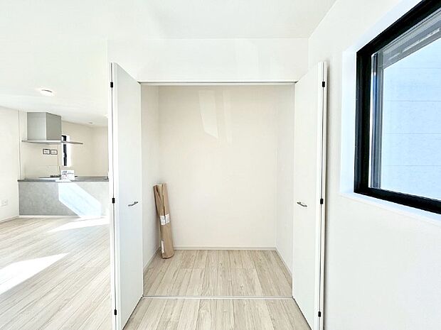 【リビング収納】リビング収納。ここに収納があると物が集まるLDKがスッキリ片付きそうですね。  