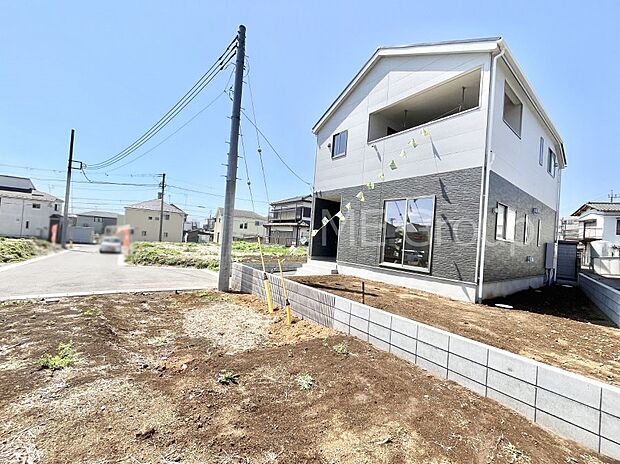 【前面道路含む現地写真】前面道路はきちんと整備されています  