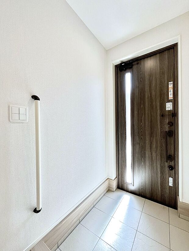 【玄関】家族の帰宅やお客様をあたたかく迎える玄関