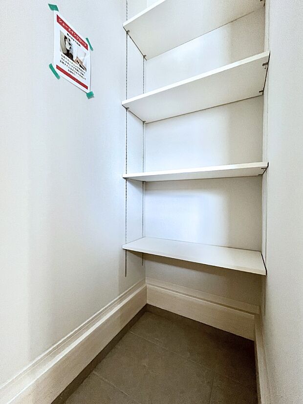 【収納】シューズインクローク付き！雨具やベビーカーも置けます。