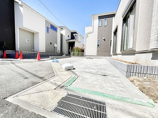 【駐車場】目の前が駐車場だと雨の日も大量にお買い物をした時も便利ですね