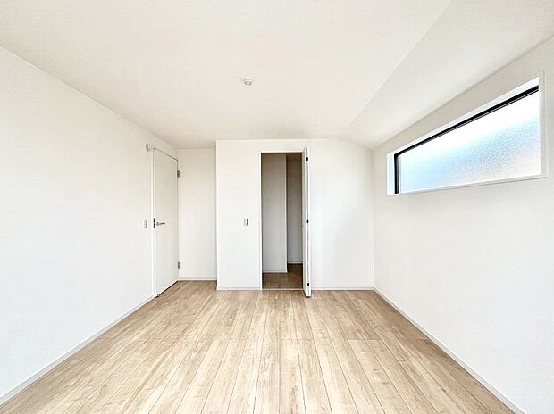 【寝室】収納が充実しているので居住スペースを広々使えます  