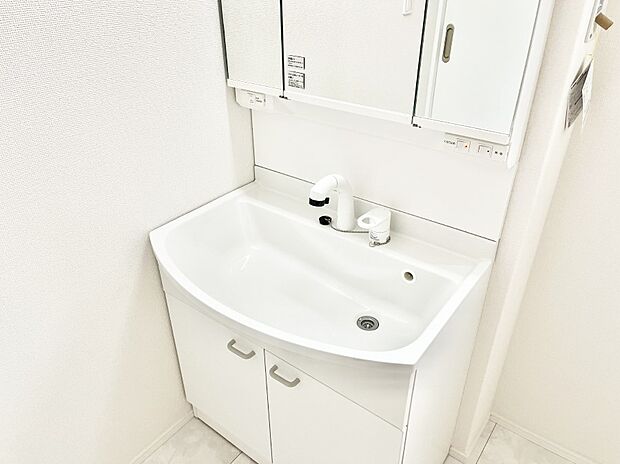 【ハンドシャワー水栓】ハンドシャワー付き!使いやすい洗面台。