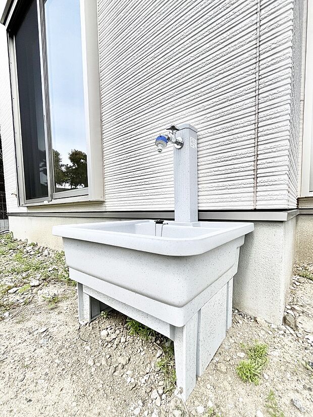 【その他現地】外水栓があると、庭のお手入れやちょっとした手洗い・洗車に便利です！