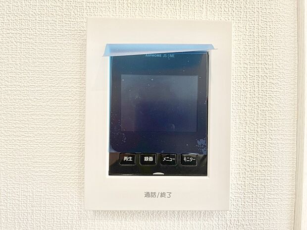 【TVモニター付きインターフォン】訪問者が一目でわかる安心のＴＶモニター付きインターホン。 