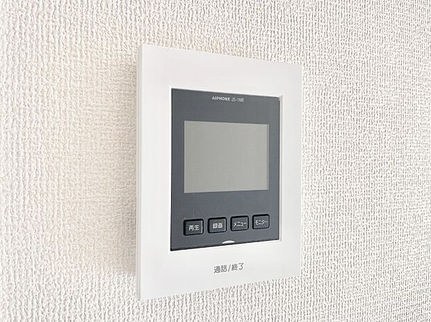 【TVモニター付きインターフォン】訪問者が一目でわかる安心のTVモニター付きインターホン。