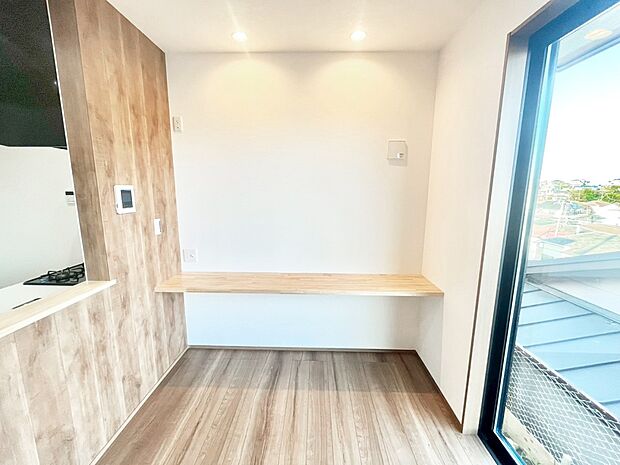 【リビングカウンター】LDKのカウンターはお子様の宿題やテレワークに便利ですね。